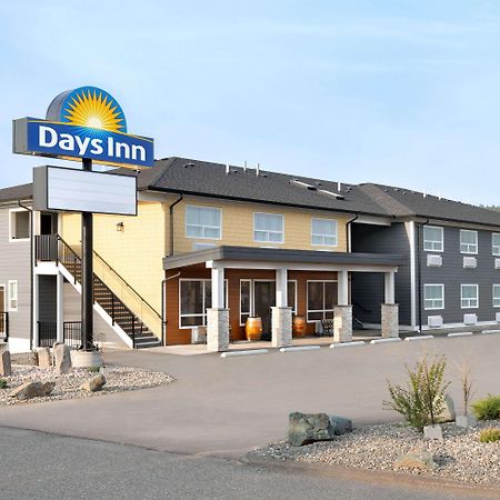 Days Inn By Wyndham 100 Mile House Exterior foto