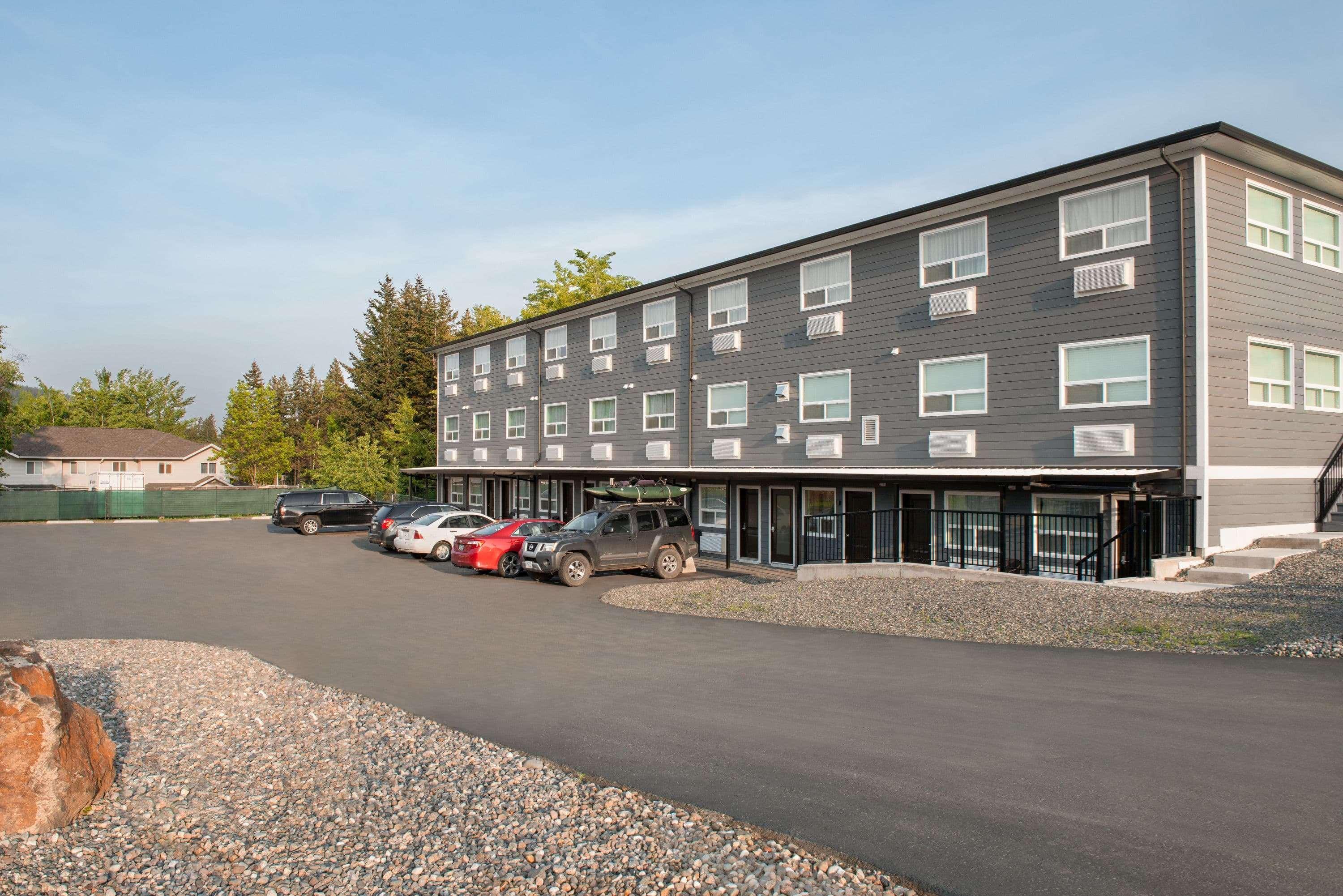 Days Inn By Wyndham 100 Mile House Exterior foto